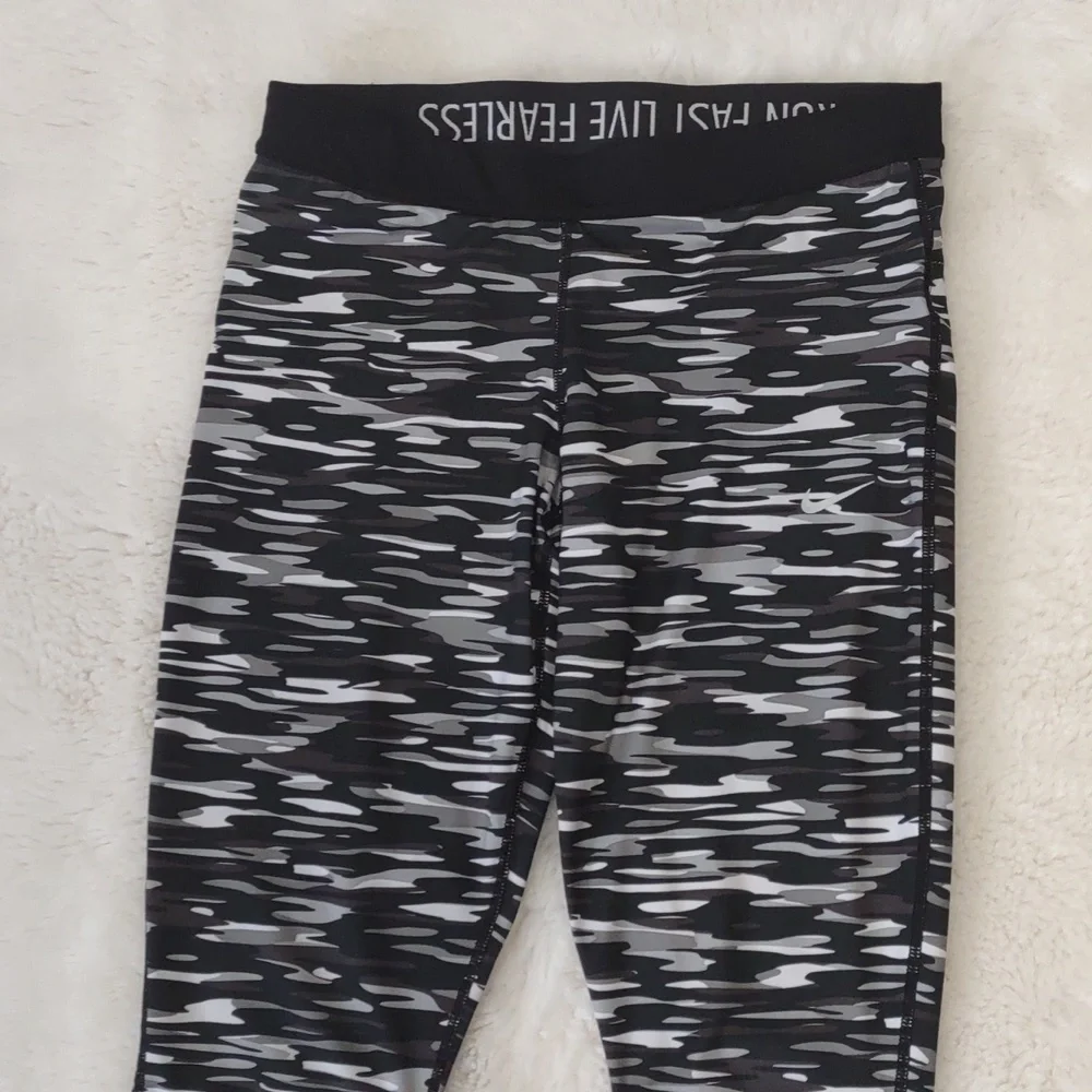 NIKE DRI-FIT RUNNING PANTS. - Picture 3 of 12